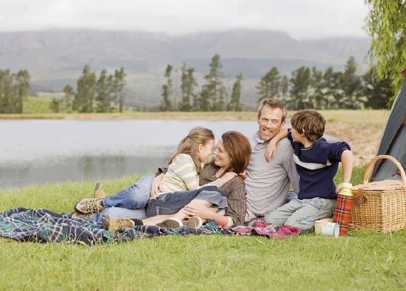 A family enjoying picnic at Gedges Lakes