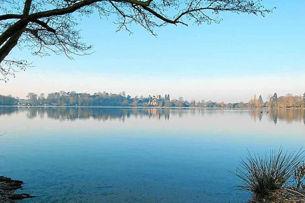 Ellesmere Lake reveals its ever-changing beauty, as each season paints a different picture of this captivating landscape